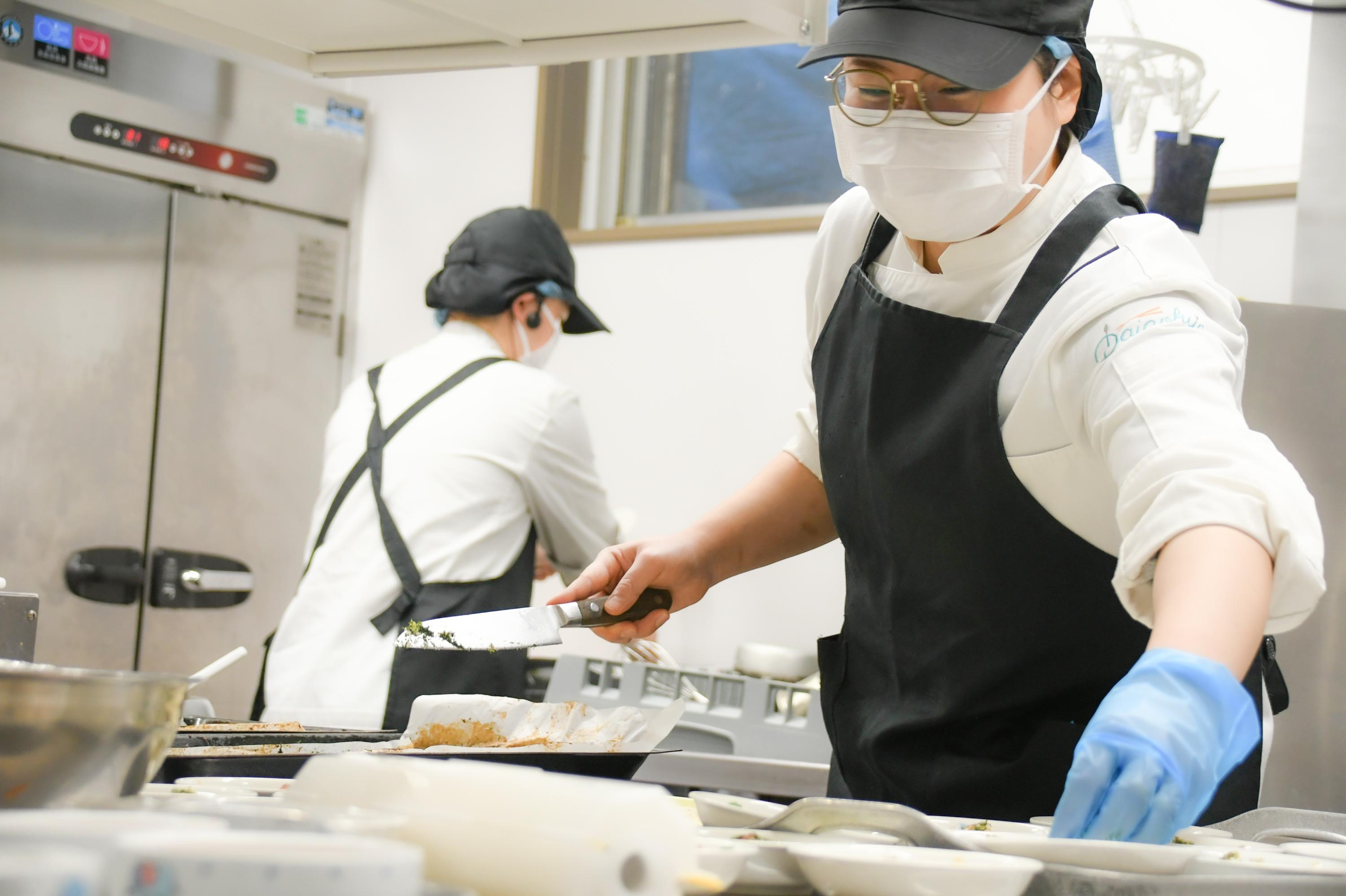 東京都足立区西新井4－28－7にある、給食調理・栄養士のお仕事求人