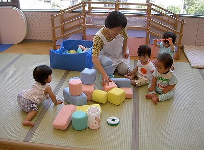 東京都多摩市関戸1-1-5ザ・スクエアE-5にある、保育のお仕事求人