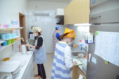 埼玉県さいたま市南区南本町2-11-2リトルレイク南浦和1階にある、給食調理・栄養士のお仕事求人
