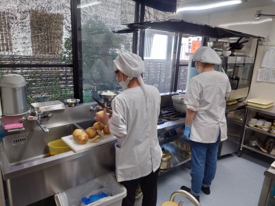 東京都世田谷区にある給食調理・栄養士のお仕事求人