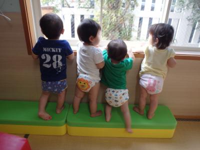 兵庫県伊丹市池尻3丁目430－1・伊丹市荻野1丁目22番にある、保育のお仕事求人